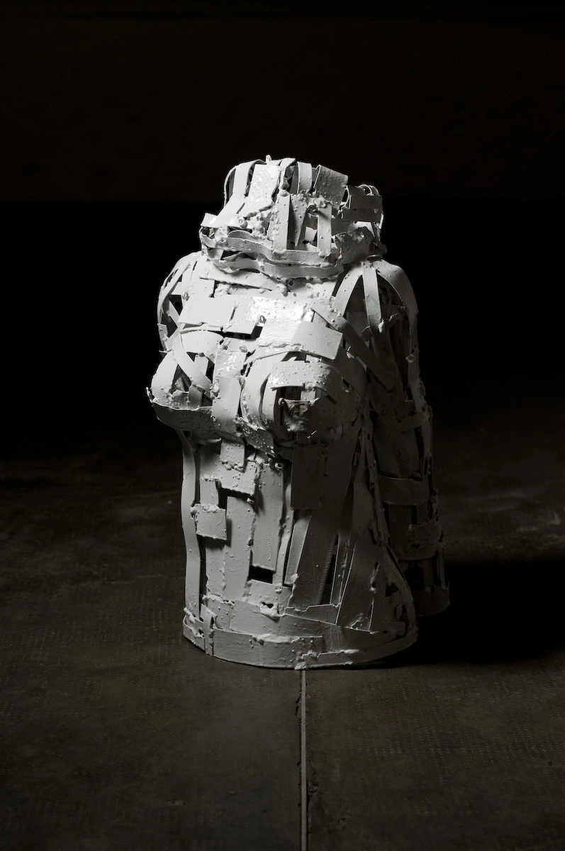 Il senso dell’assenza 2008 ferro saldato smaltato. 70x35x38cm privata 60x42x33cm