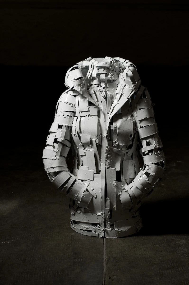 Il senso dell’assenza 2008 ferro saldato smaltato collezione privata 68x42x20cm