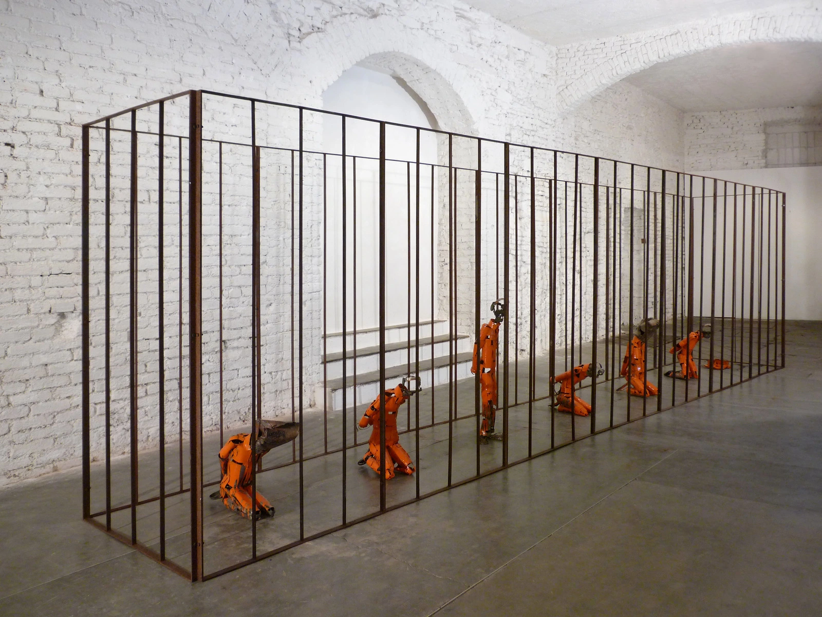 Il senso dell’assenza 2010 ferro saldato smaltato 200x 700x 100cm collezione privata