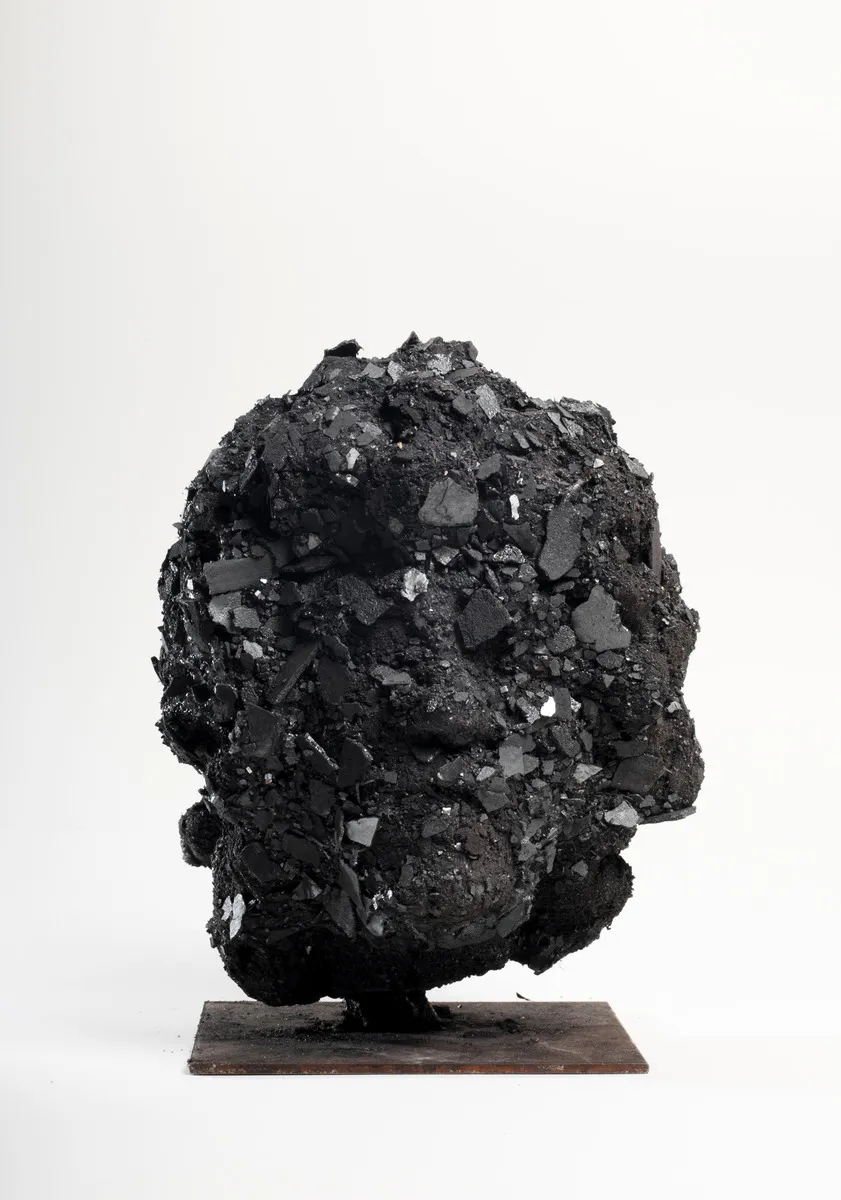 SKIN Testa , 2011 ferro saldato e polvere di ferro cm28x22x18cm Collezione Privata